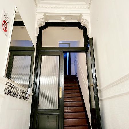 Chambre Privee Au 3E Etage Sans Ascenceur En Plein Centre De Charleroiアパートメント エクステリア 写真