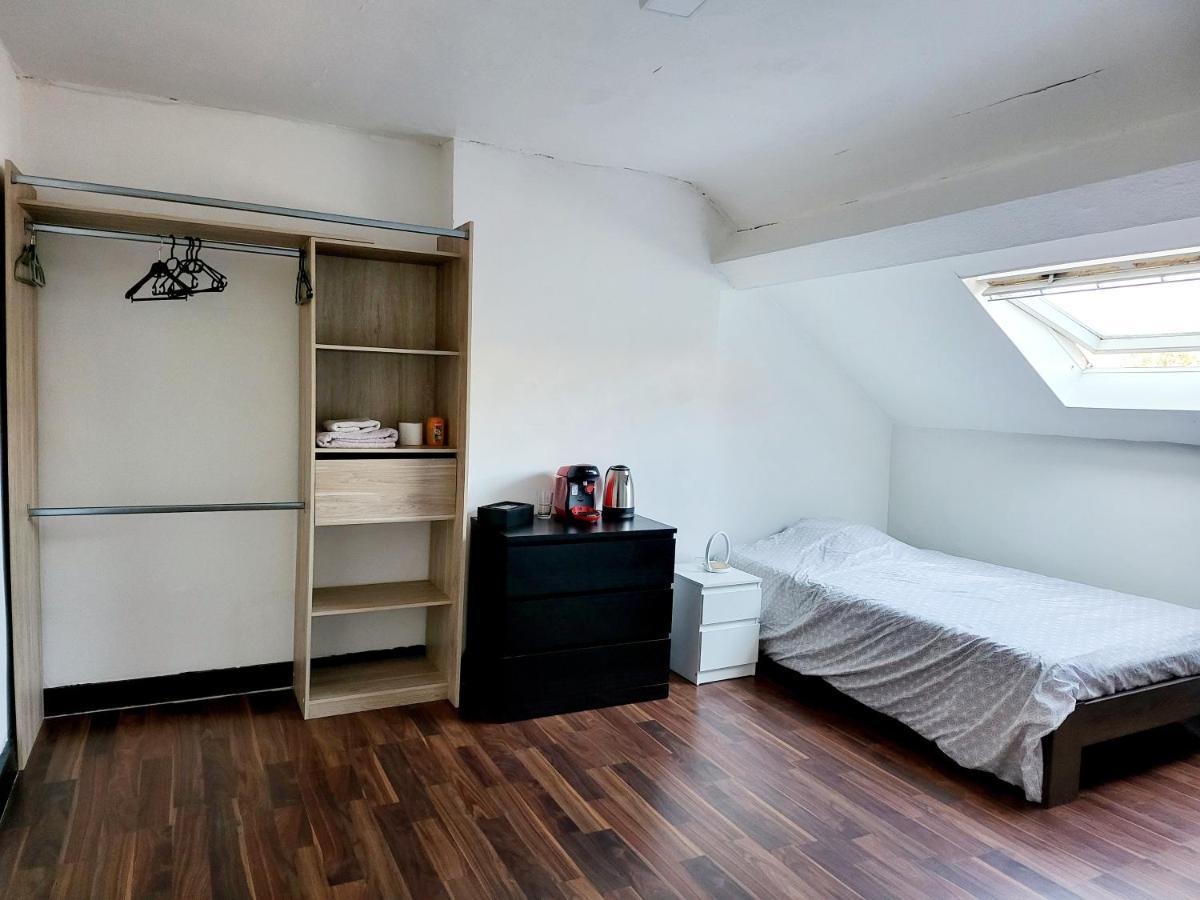 Chambre Privee Au 3E Etage Sans Ascenceur En Plein Centre De Charleroiアパートメント エクステリア 写真